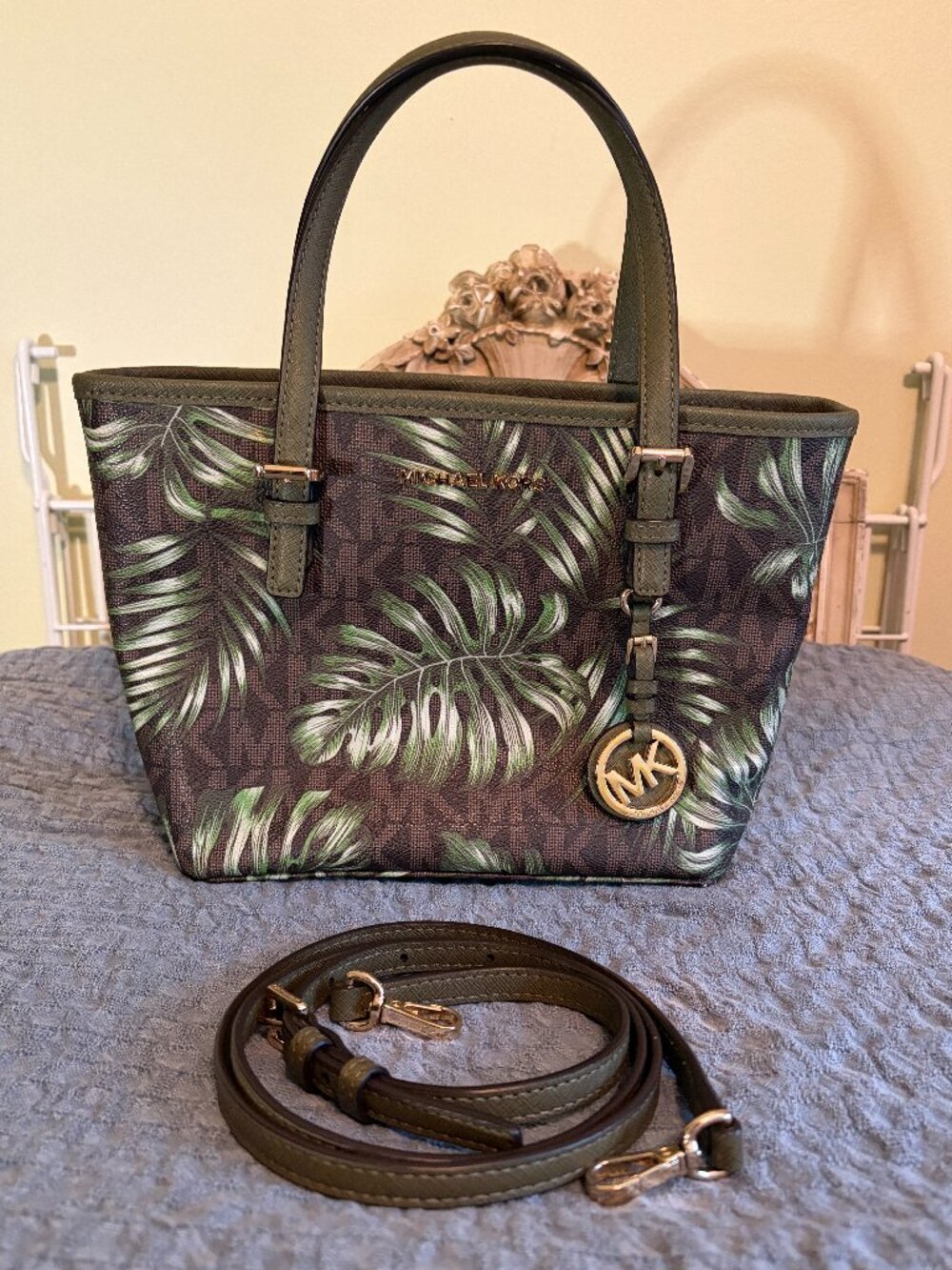 Michael Kors Jet Set Travel XS Carryall: Palm Olive